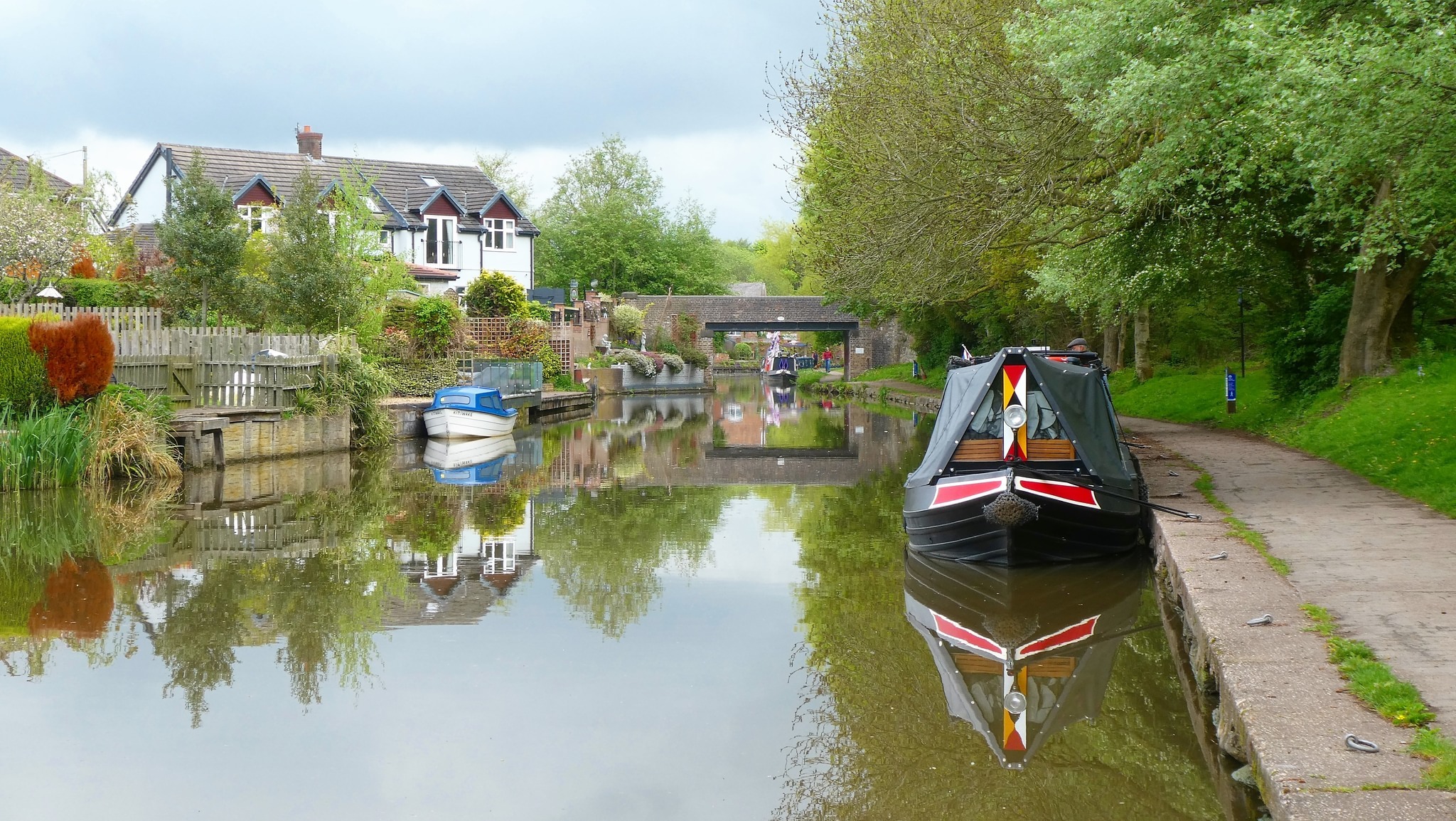 Boating on the Trent and Mersey canal by Lynne Bentley