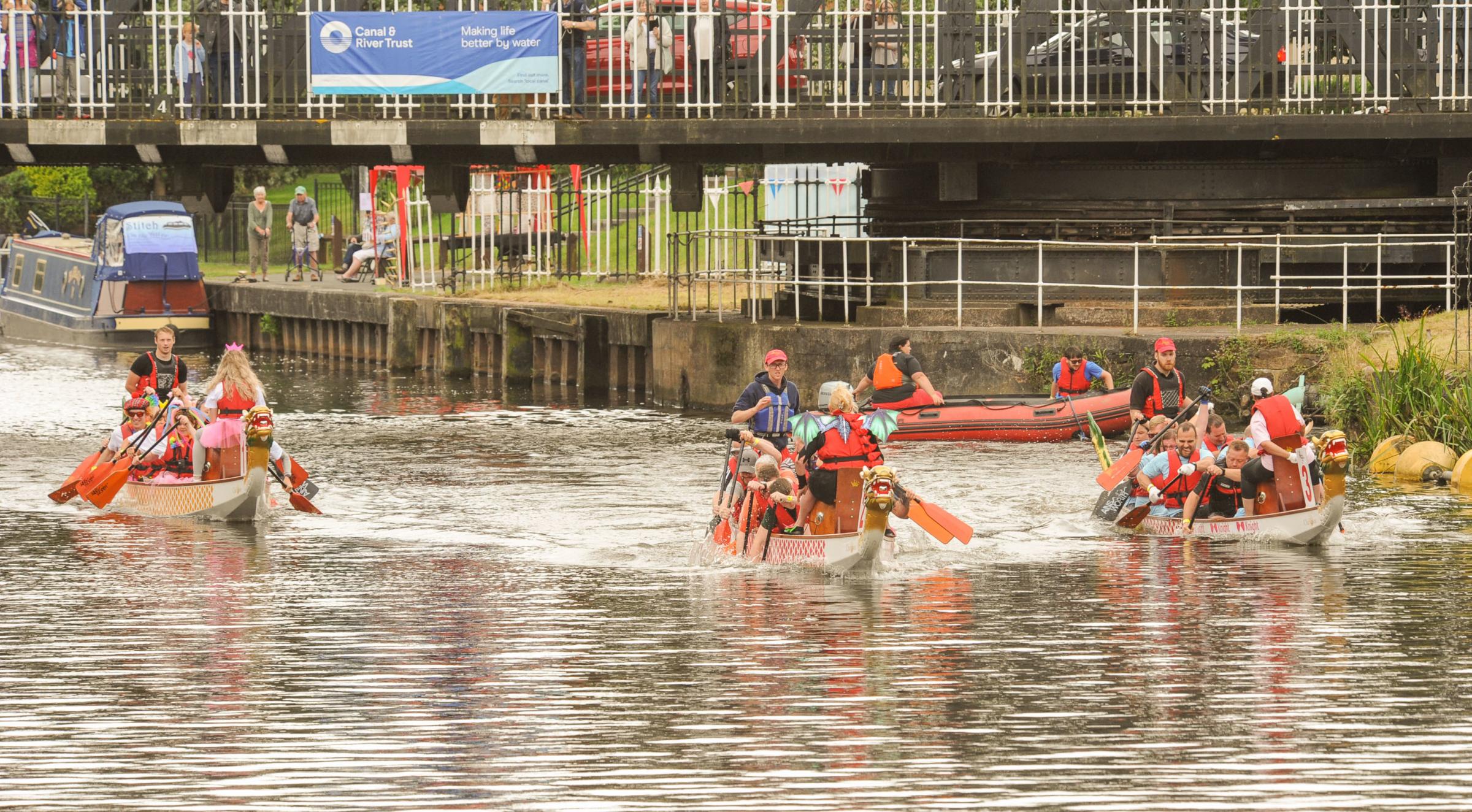 Northwich Barons Quay, Northwich River Festival. Picture Start for Race No 3 The Tooth Fairies, The DCC Dragons and The Buoyant Burgers...SW1372019-15.