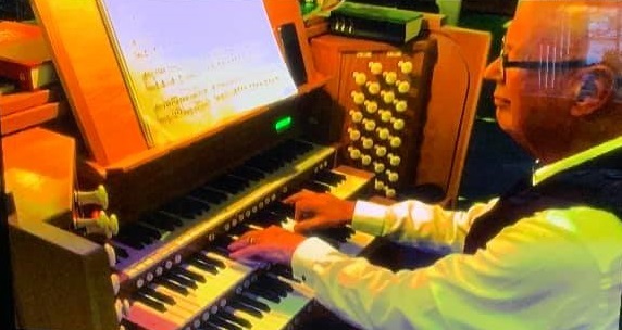 Barri Dodgson playing the organ