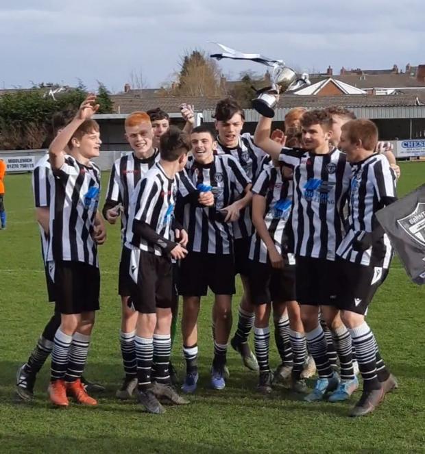 Northwich Guardian: Barnton Juniors under 15s celebrate their Mid-Cheshire District FA Cup Final success