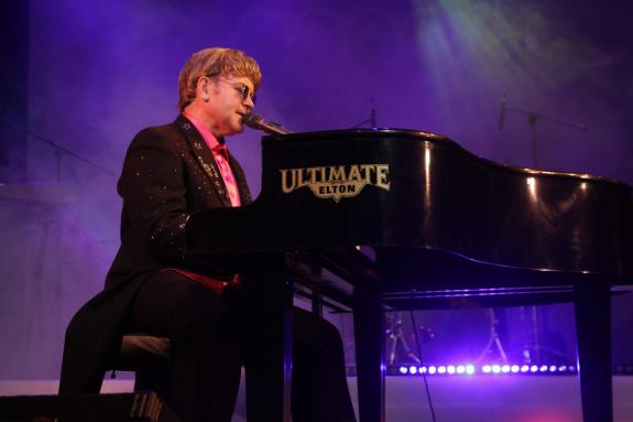 Northwich Guardian: Paul Bacon as Ultimate Elton Northwich Guardian: Paul Bacon as Ultimate Elton