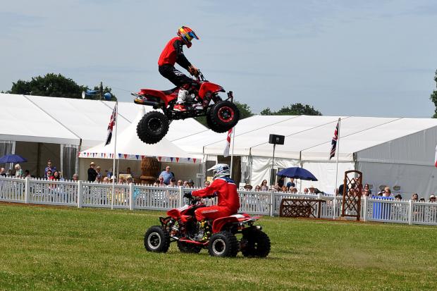 Northwich Guardian: Paul Hannam's Quad Bike Stunt Show