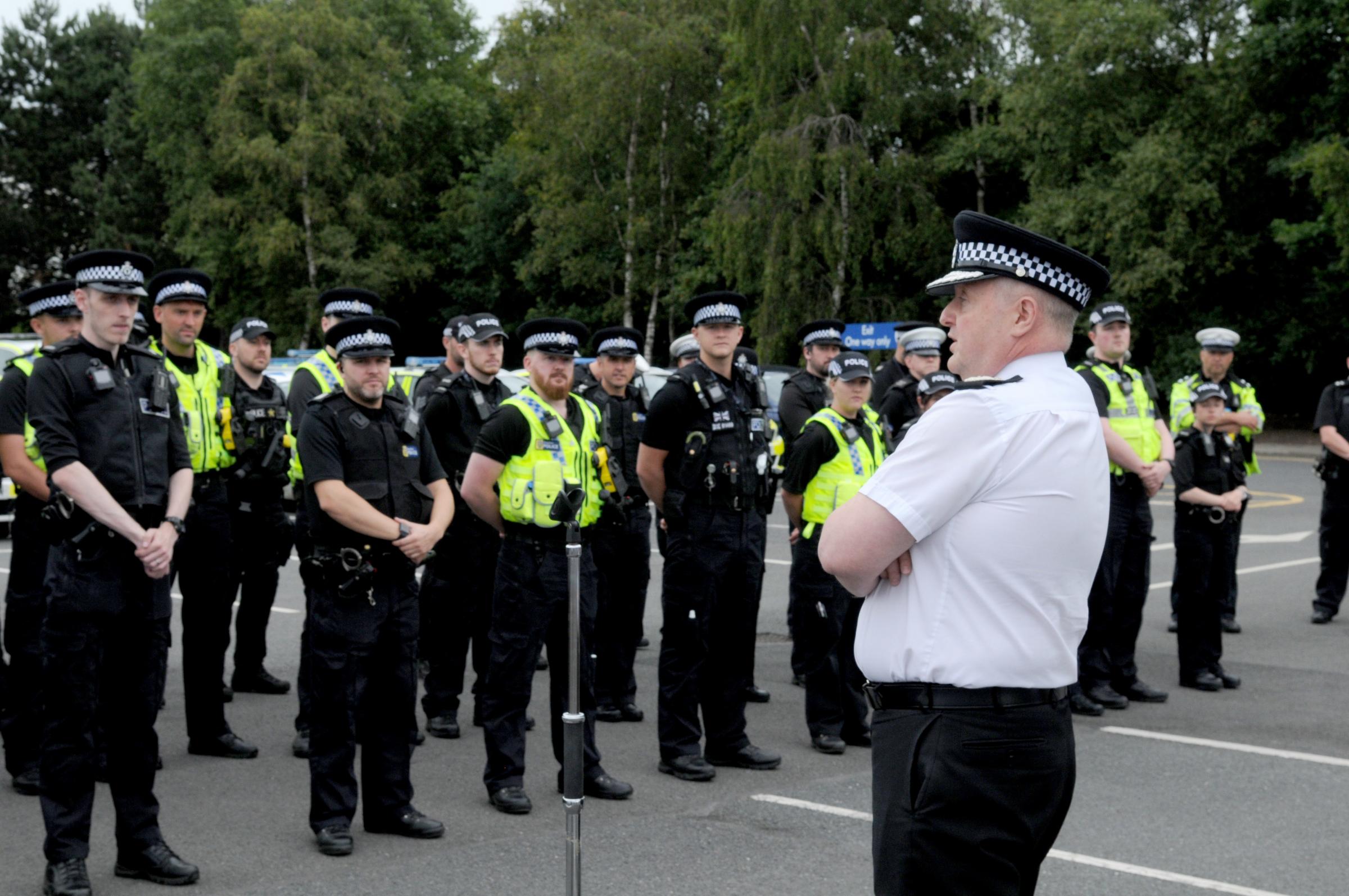 Cheshire Police chief constable Mark Roberts briefs officers (Image: Dave Gillespie)