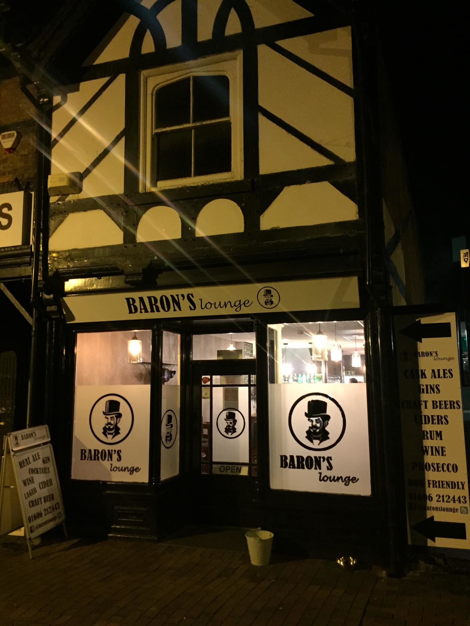 Barons Lounge
