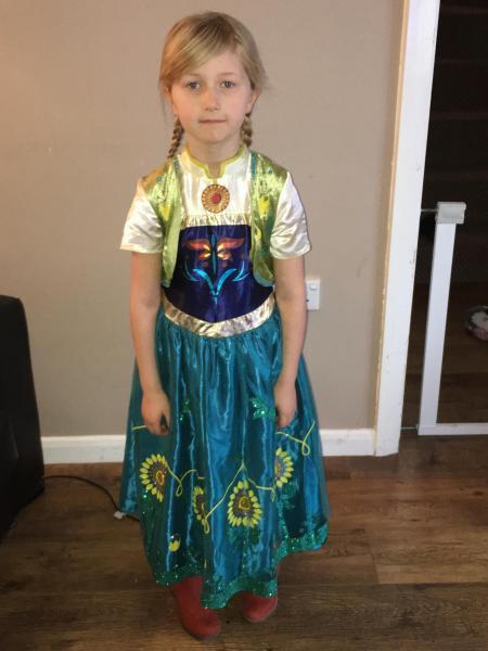 Isabel-Mia Southam as Anna from Frozen